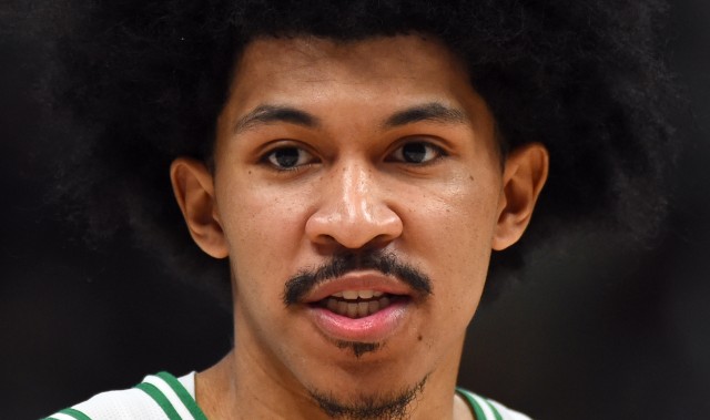 火力全开！小罗恩·哈珀追身三分命中 27分创个人生涯新高