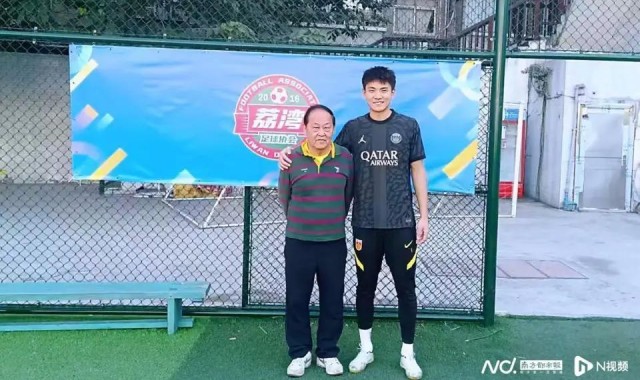 Baccarat-李昊启蒙教练：他小时候本不爱守门，但我认为他天赋异禀遂哄他试试