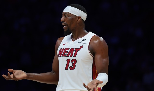 Baccarat-攻守兼备！阿德巴约半场12中6拿到17分6板2断1帽 罚球4中4